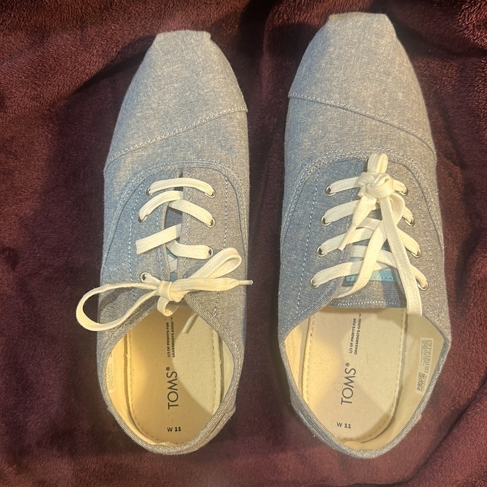 Toms STONE WASHED DENIM SNEAKERS. SZ WOMEN’S 11. NWOB